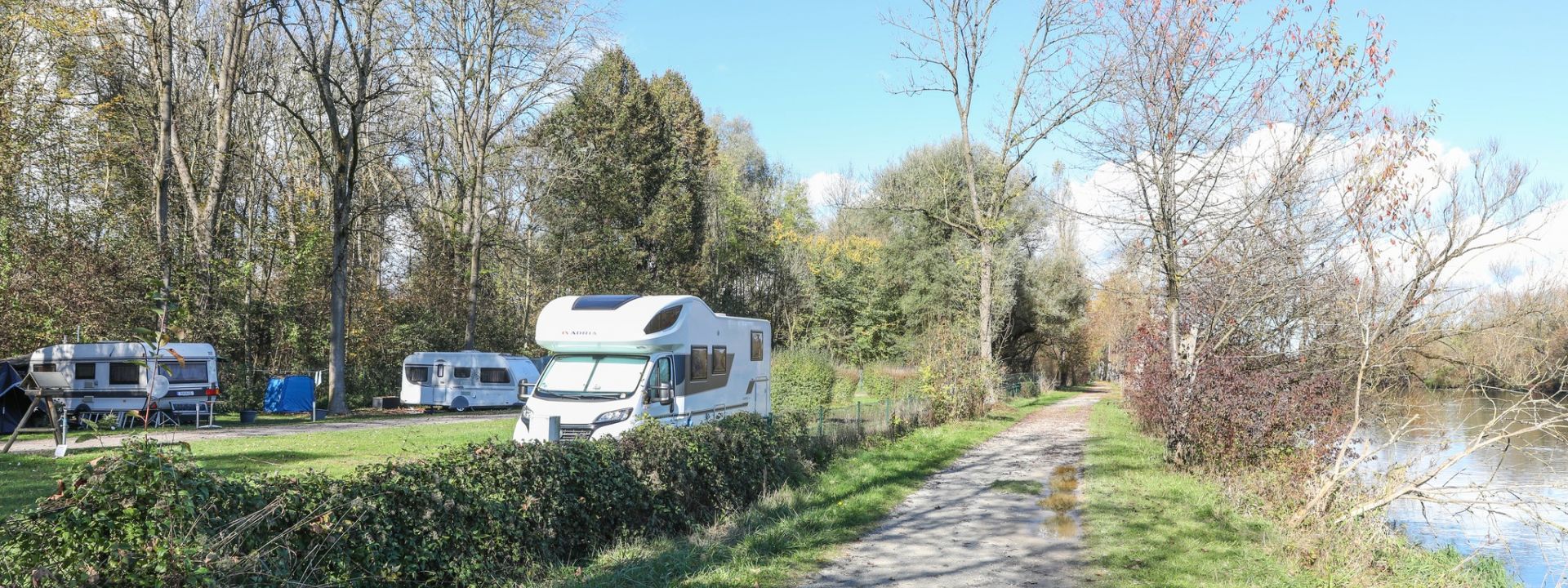 Pitches at Isascamping Landshut, seen from Isarweg.